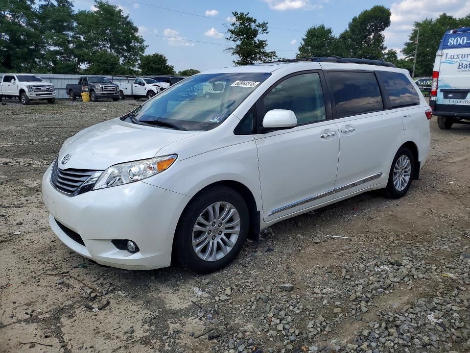 2015 TOYOTA Sienna
