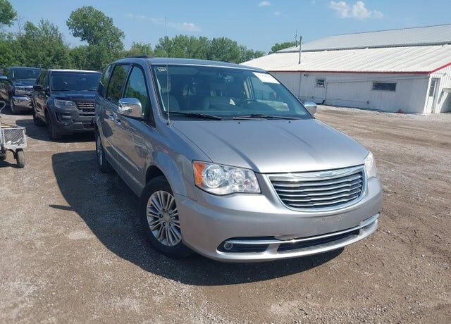 2015 CHRYSLER Town and Country