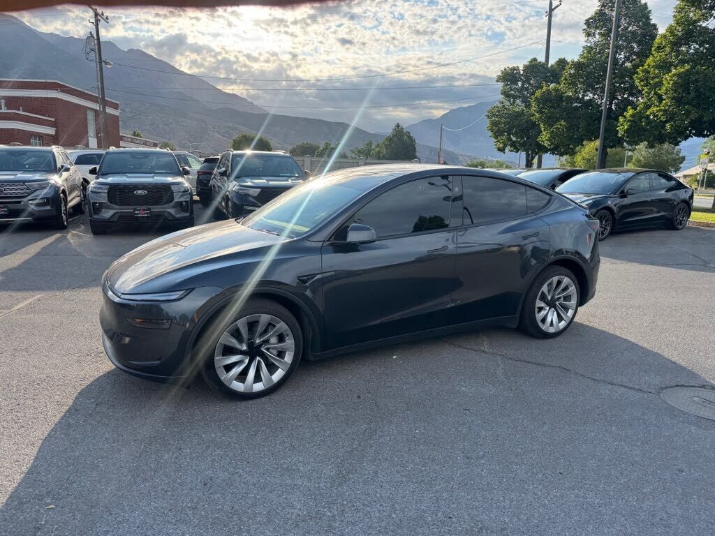 2026 TESLA Model Y