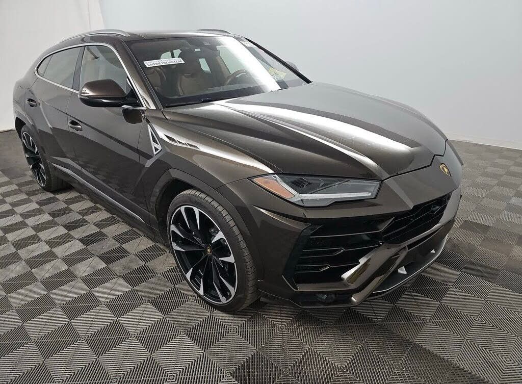 2021 LAMBORGHINI URUS