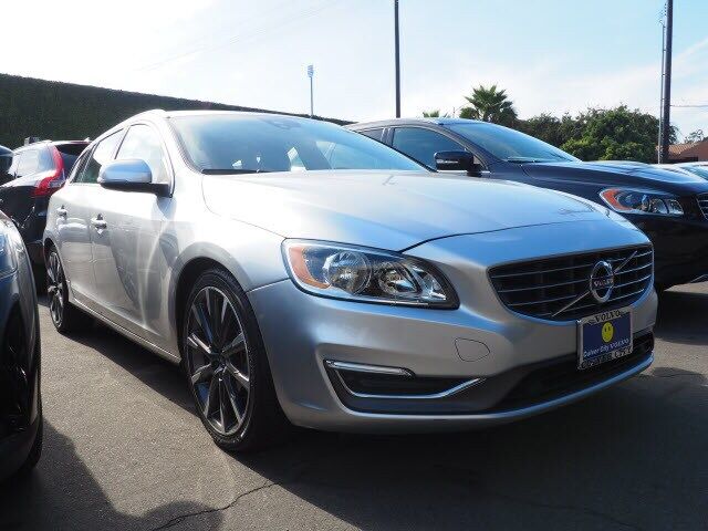 2015 VOLVO V60