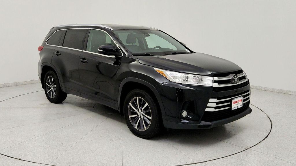 2017 TOYOTA Highlander