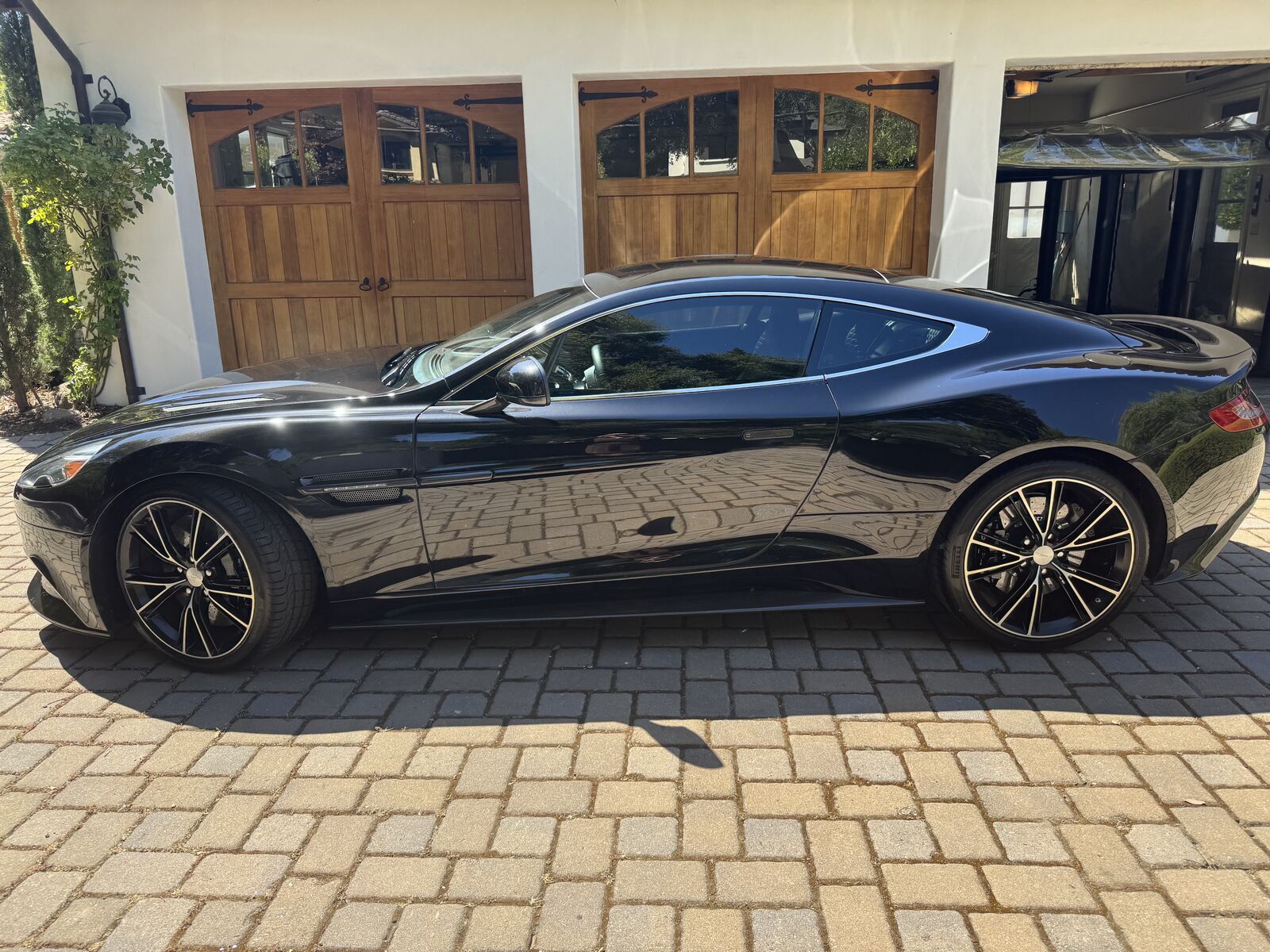 2014 ASTON MARTIN Vanquish