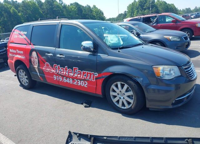 2016 CHRYSLER Town and Country