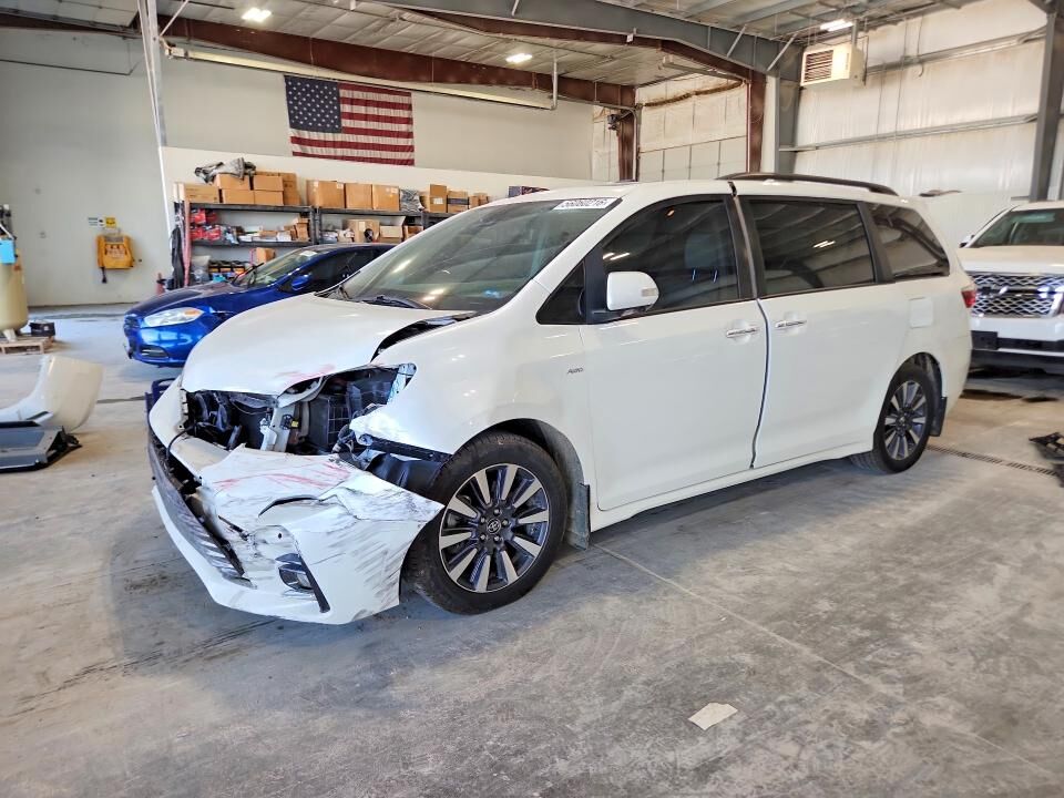 2018 TOYOTA Sienna