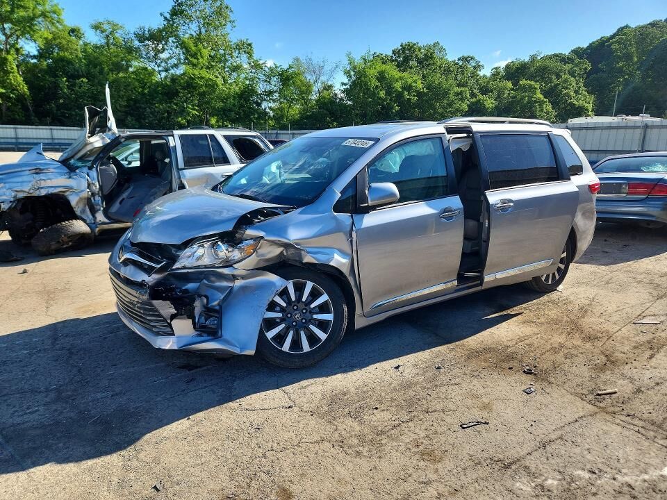 2018 TOYOTA Sienna