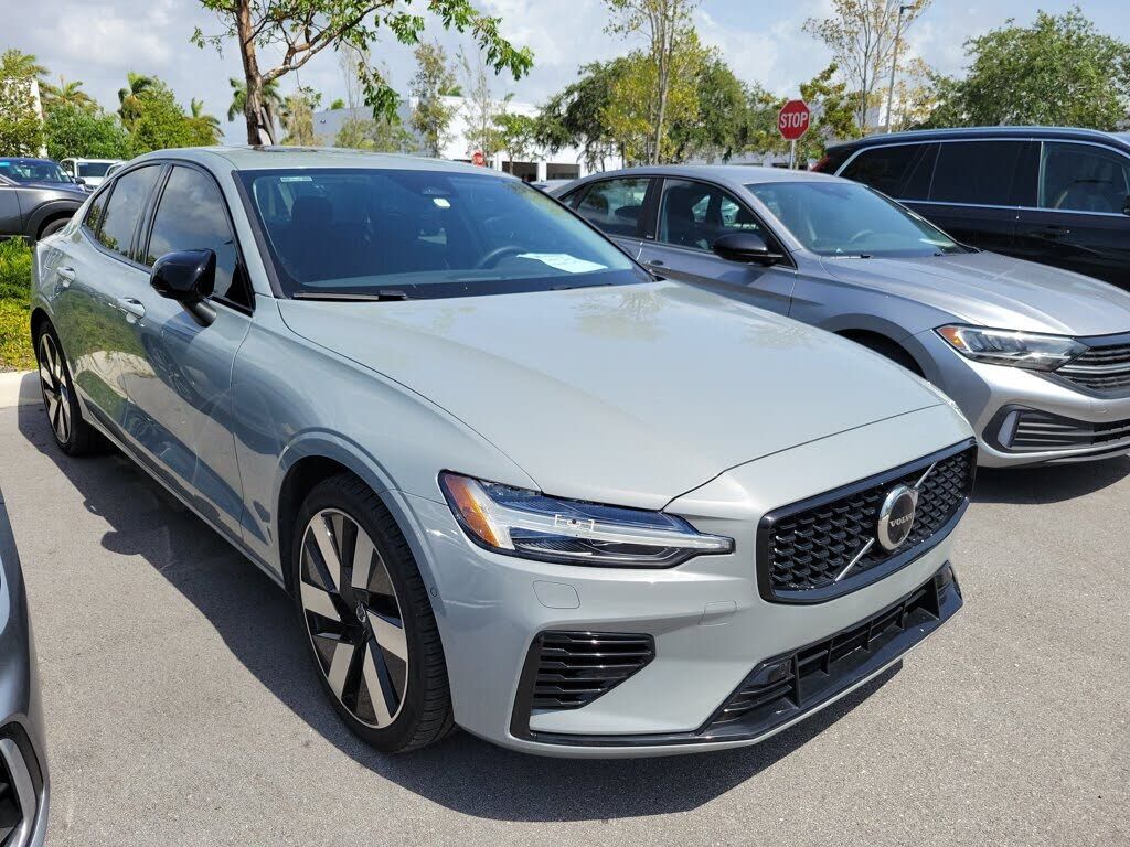 2024 VOLVO S60