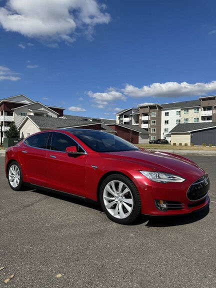 2015 TESLA Model S