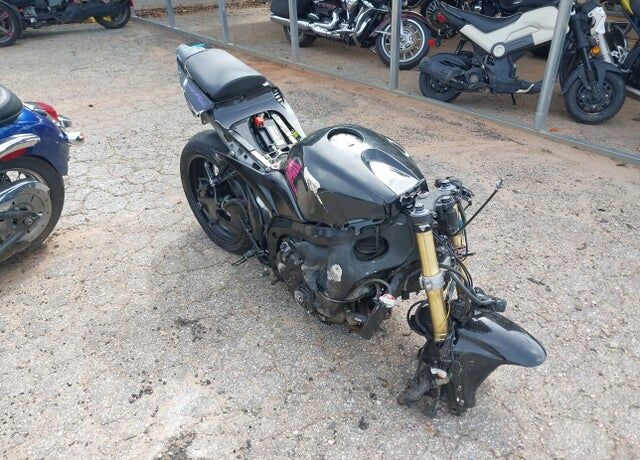 2005 HONDA CB