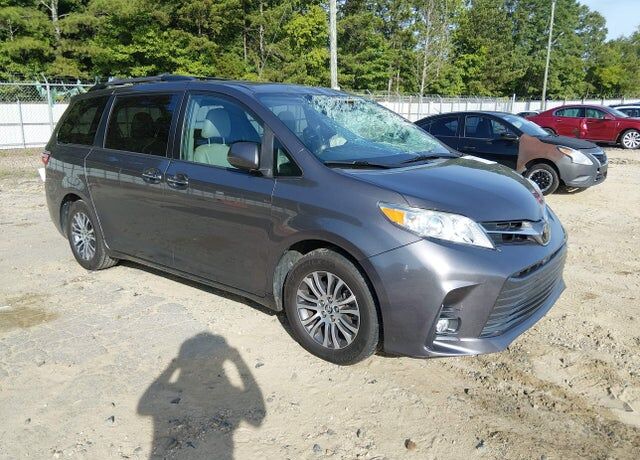 2019 TOYOTA Sienna