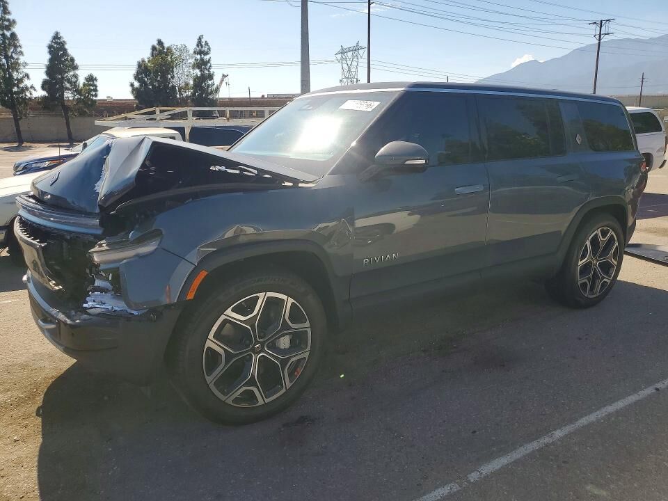 2025 RIVIAN R1S