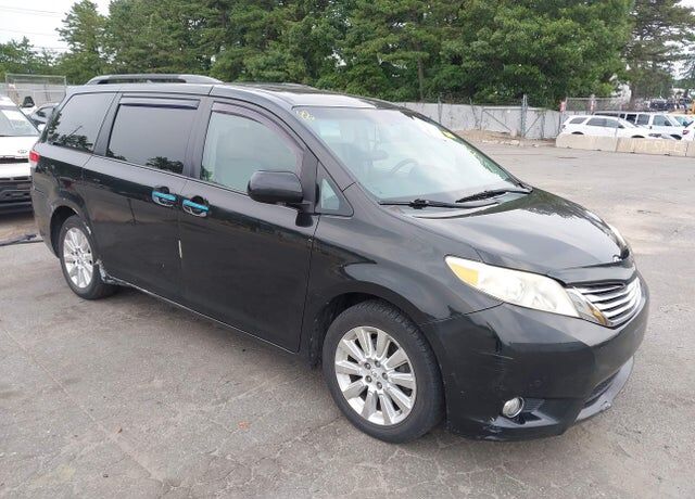 2011 TOYOTA Sienna