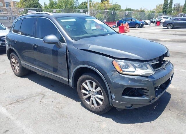 2014 VOLKSWAGEN Touareg