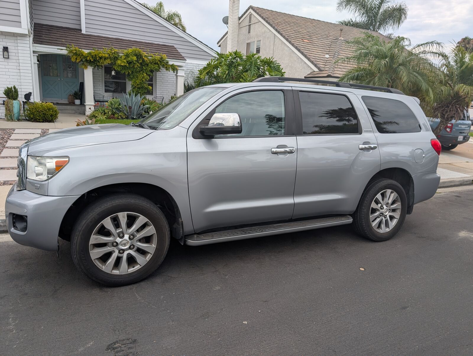 2016 TOYOTA Sequoia