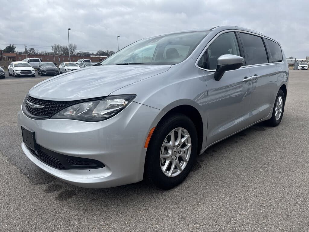 2023 CHRYSLER Voyager