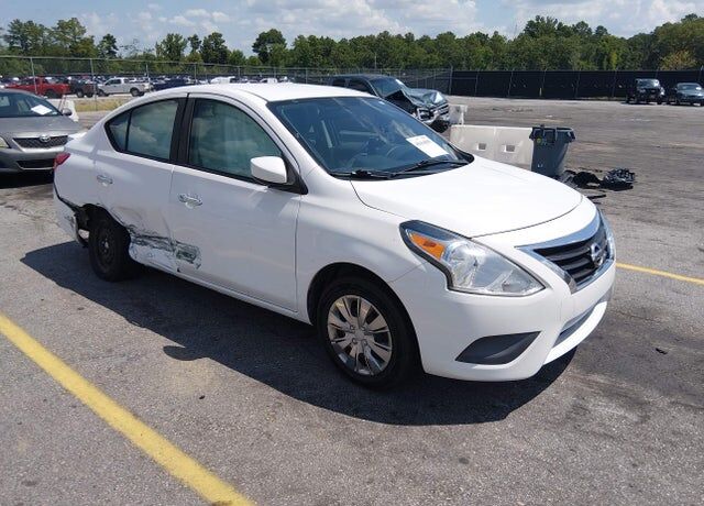 2017 NISSAN Versa