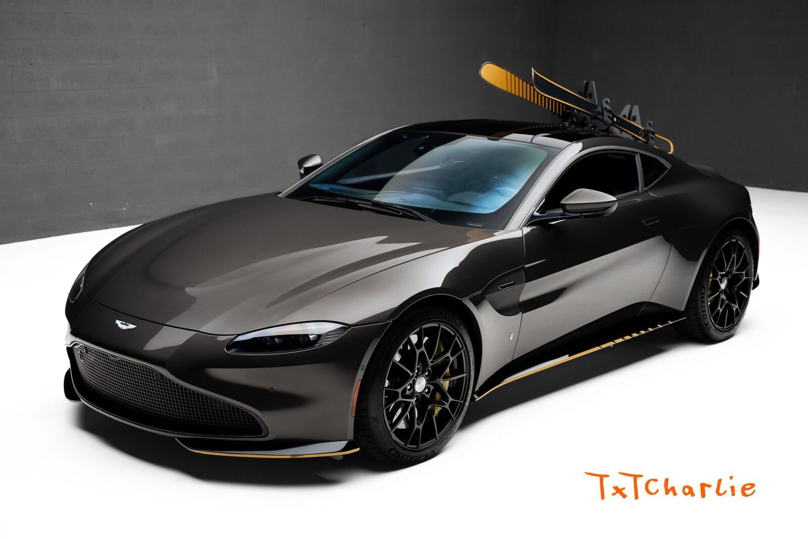 2022 ASTON MARTIN Vantage