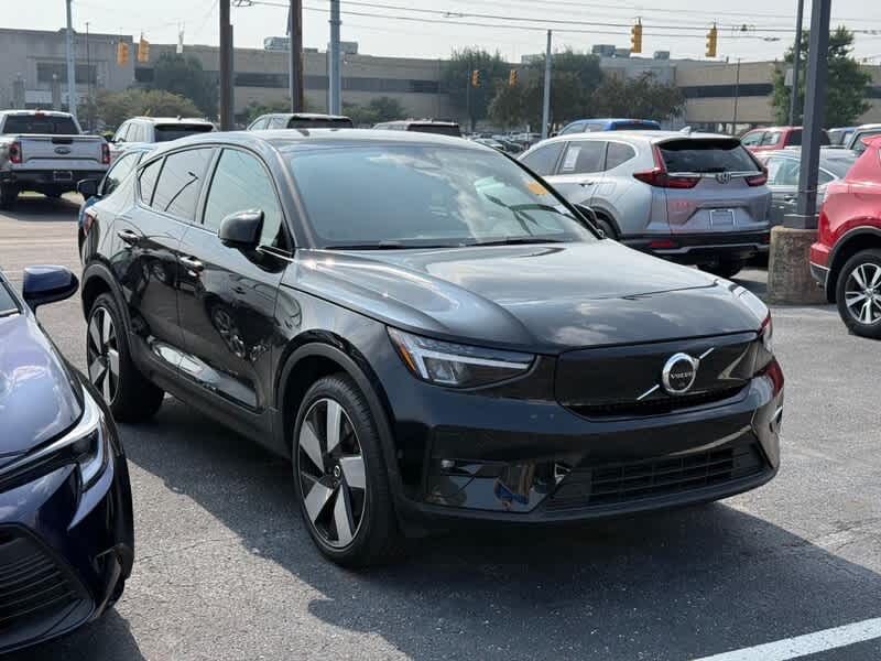 2022 VOLVO C40