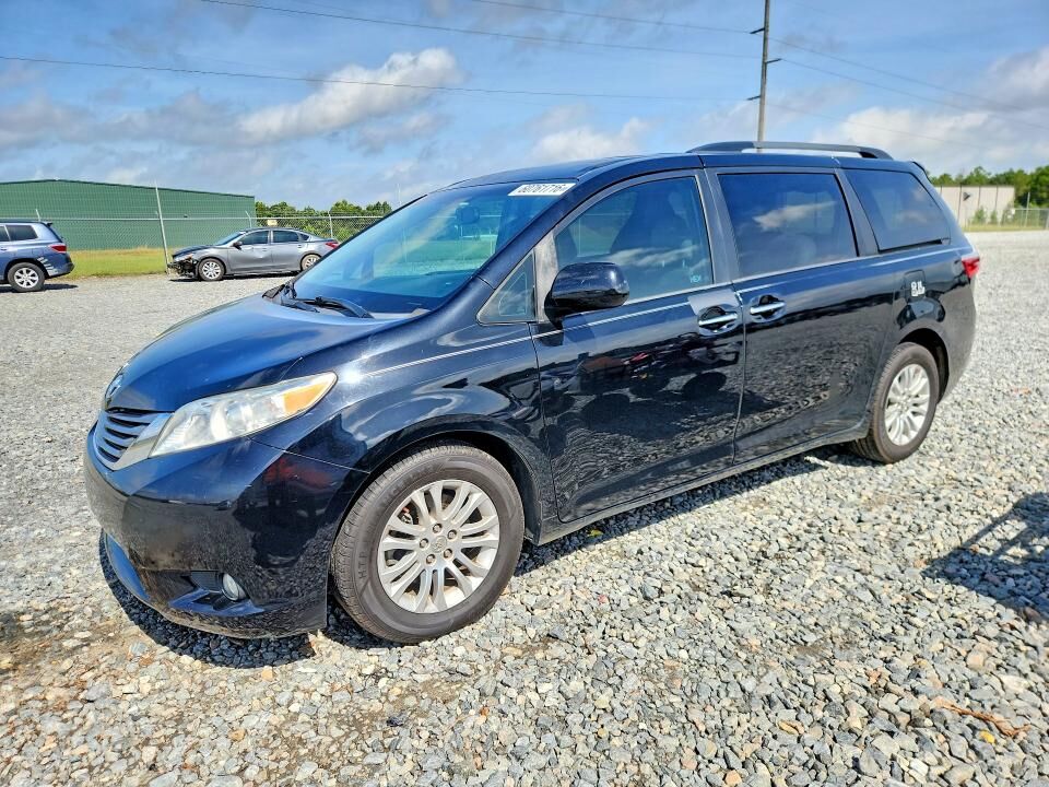 2016 TOYOTA Sienna