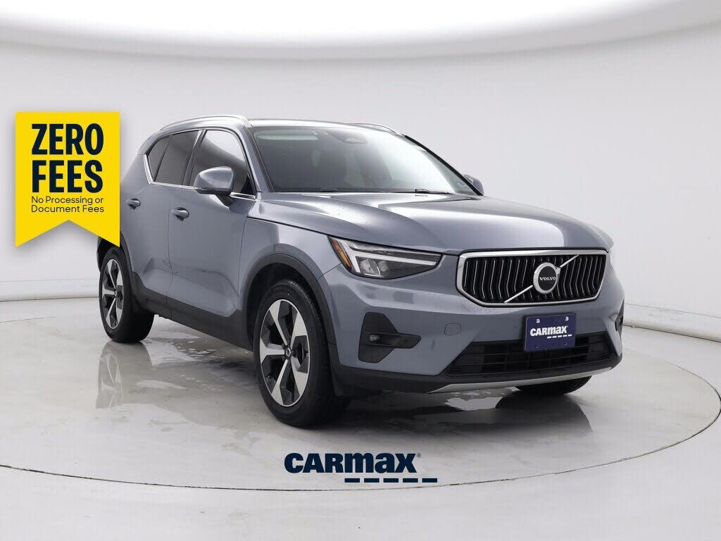2023 VOLVO XC40