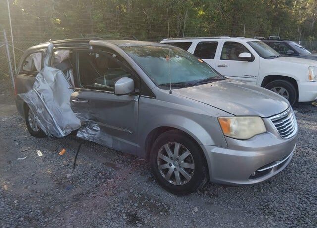 2013 CHRYSLER Town and Country