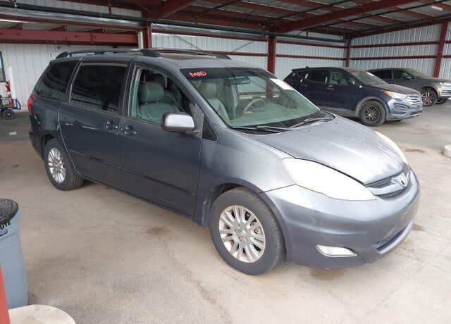 2010 TOYOTA Sienna