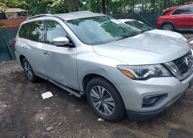 2017 NISSAN Pathfinder