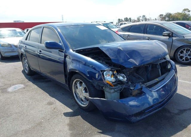 2005 TOYOTA Avalon