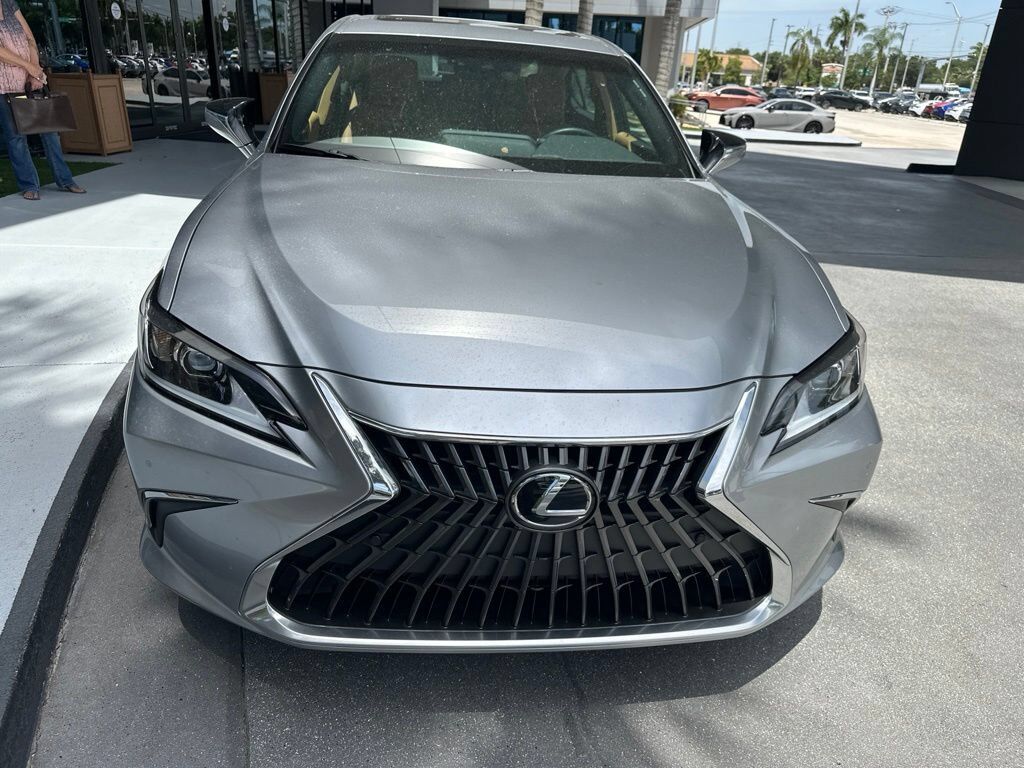 2025 LEXUS ES