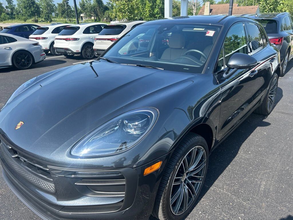 2026 PORSCHE Macan
