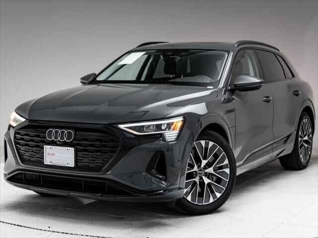 2024 AUDI Q8