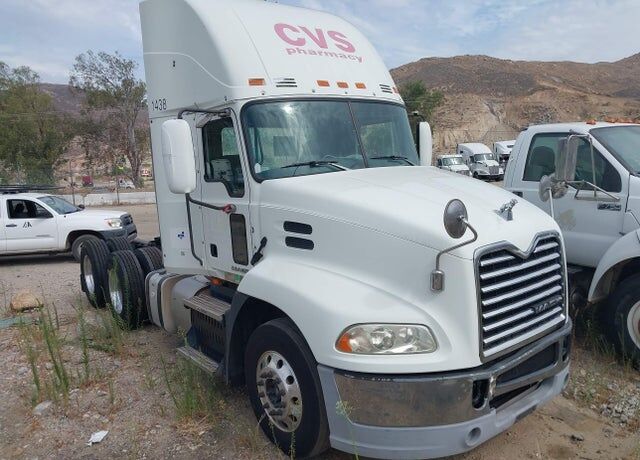 2015 MACK CXU