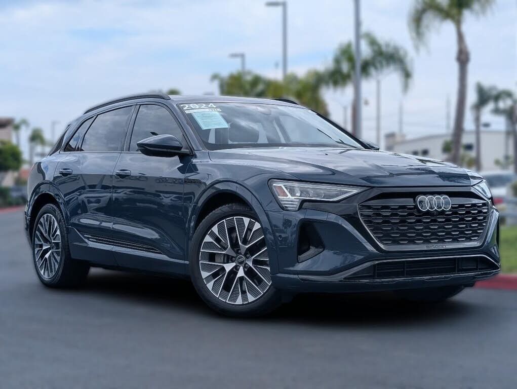 2024 AUDI Q8