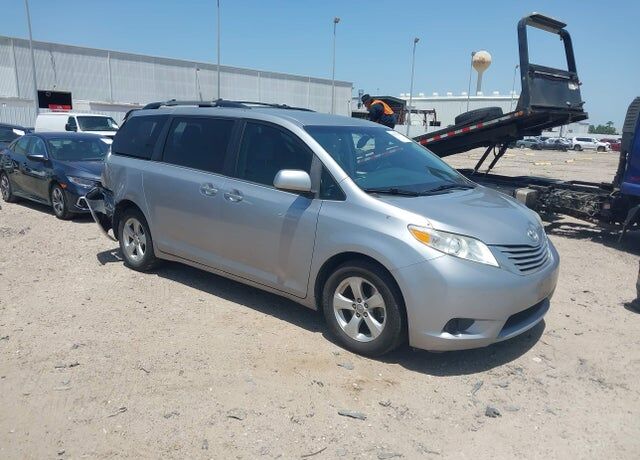 2017 TOYOTA Sienna