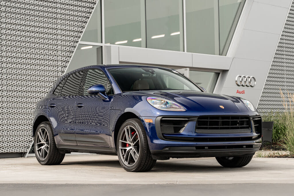 2022 PORSCHE Macan