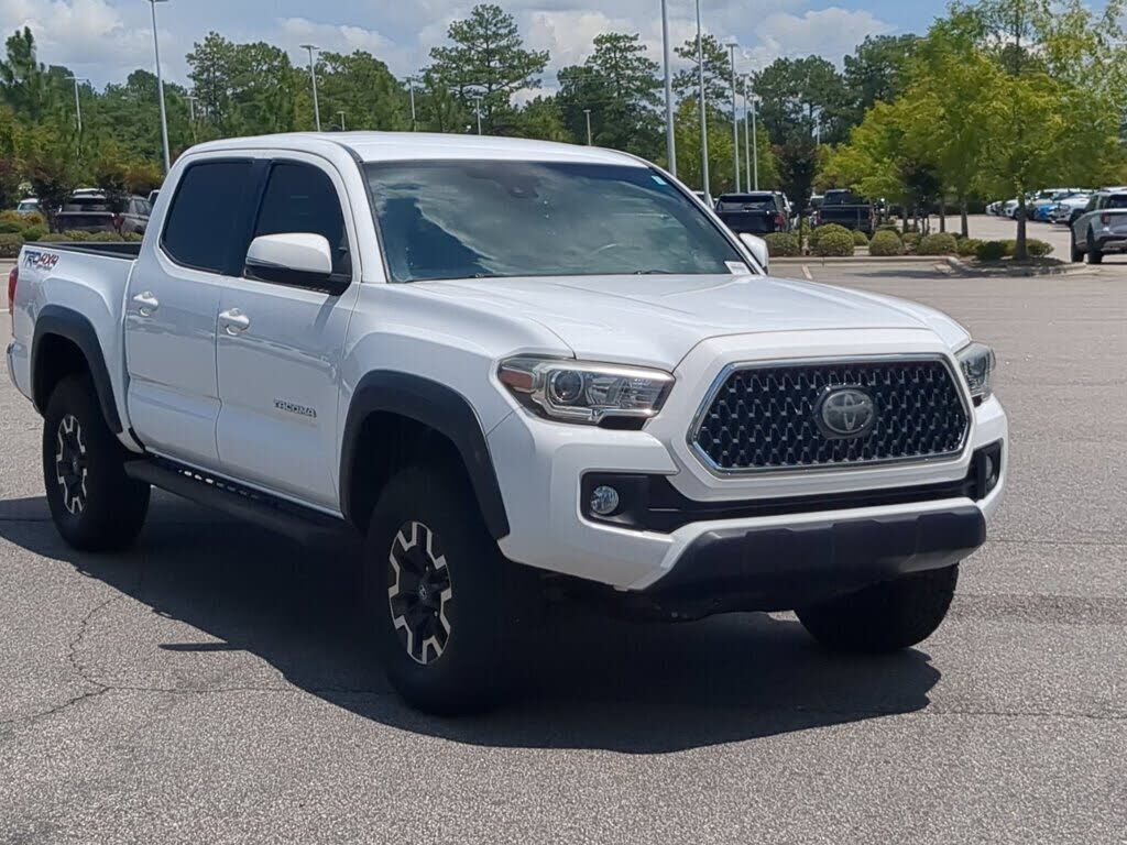 2018 TOYOTA Tacoma