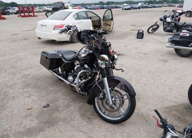 2011 HARLEY DAVIDSON Street Glide