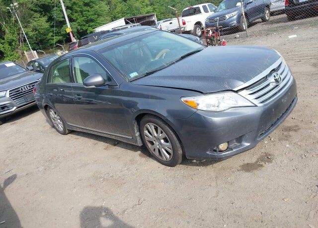 2011 TOYOTA Avalon