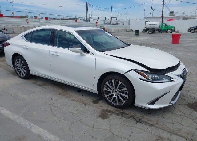 2021 LEXUS ES