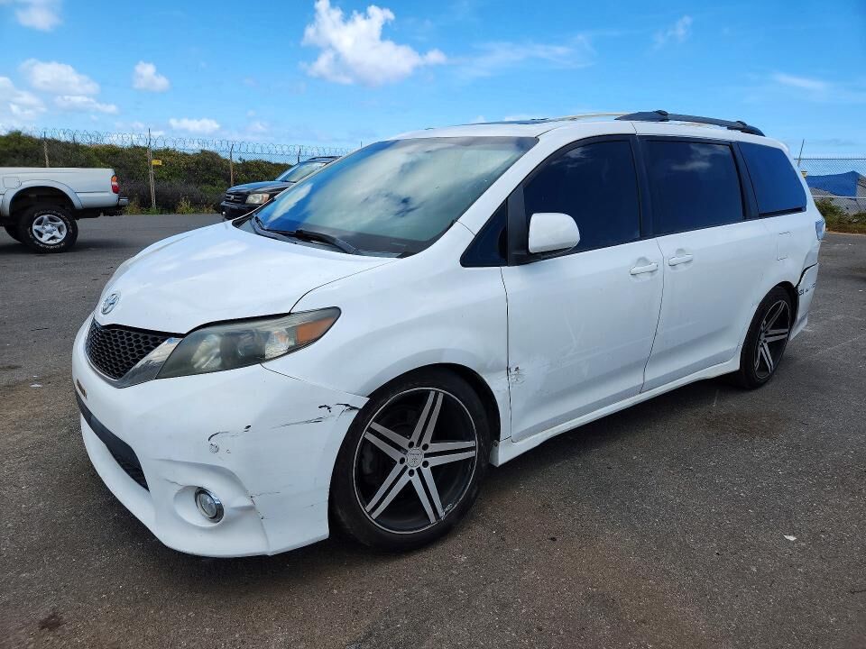 2012 TOYOTA Sienna