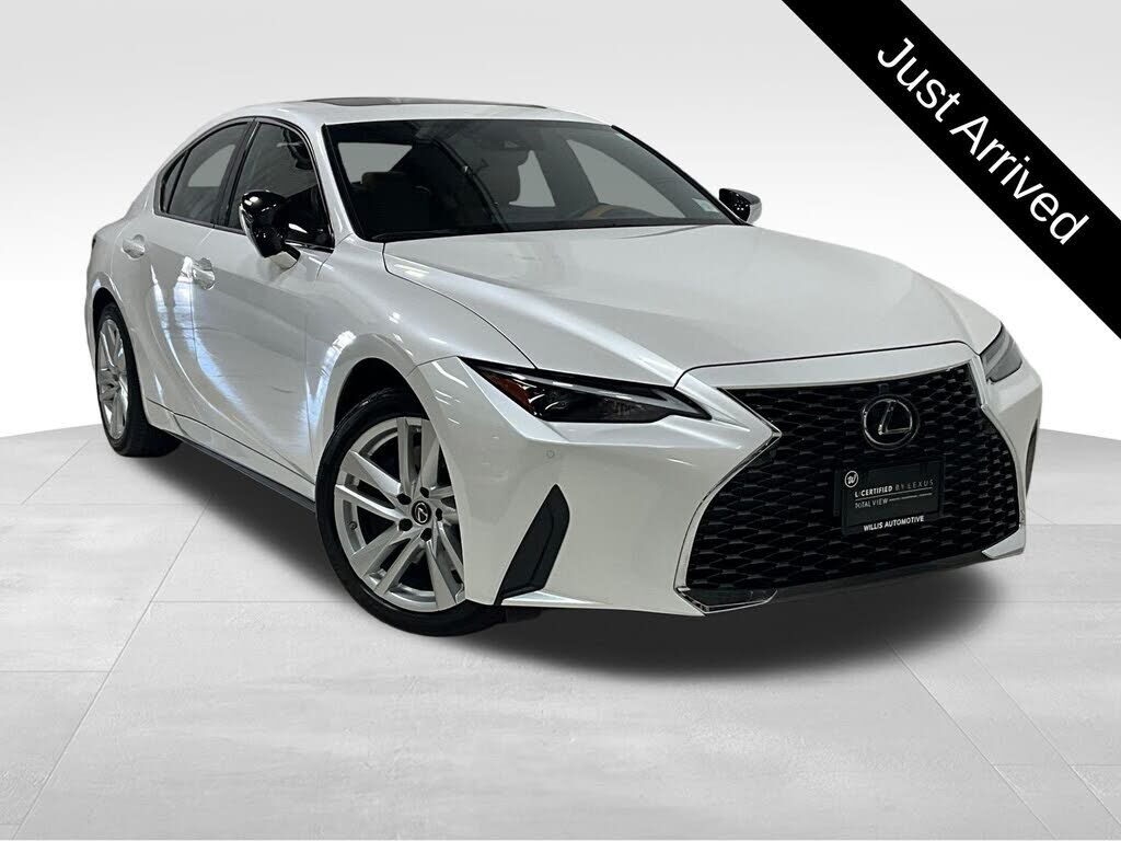 2022 LEXUS IS