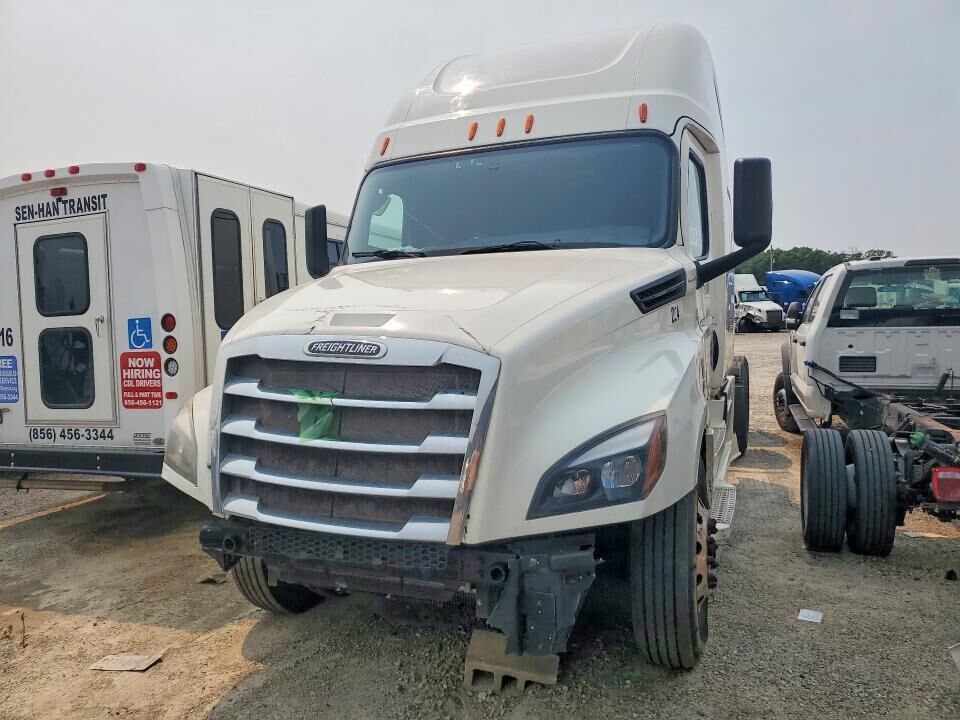 2019 FREIGHTLINER New Cascadia 126" Sleepercab