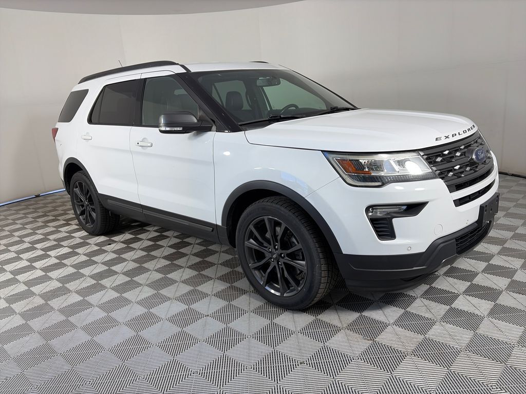 2018 FORD Explorer