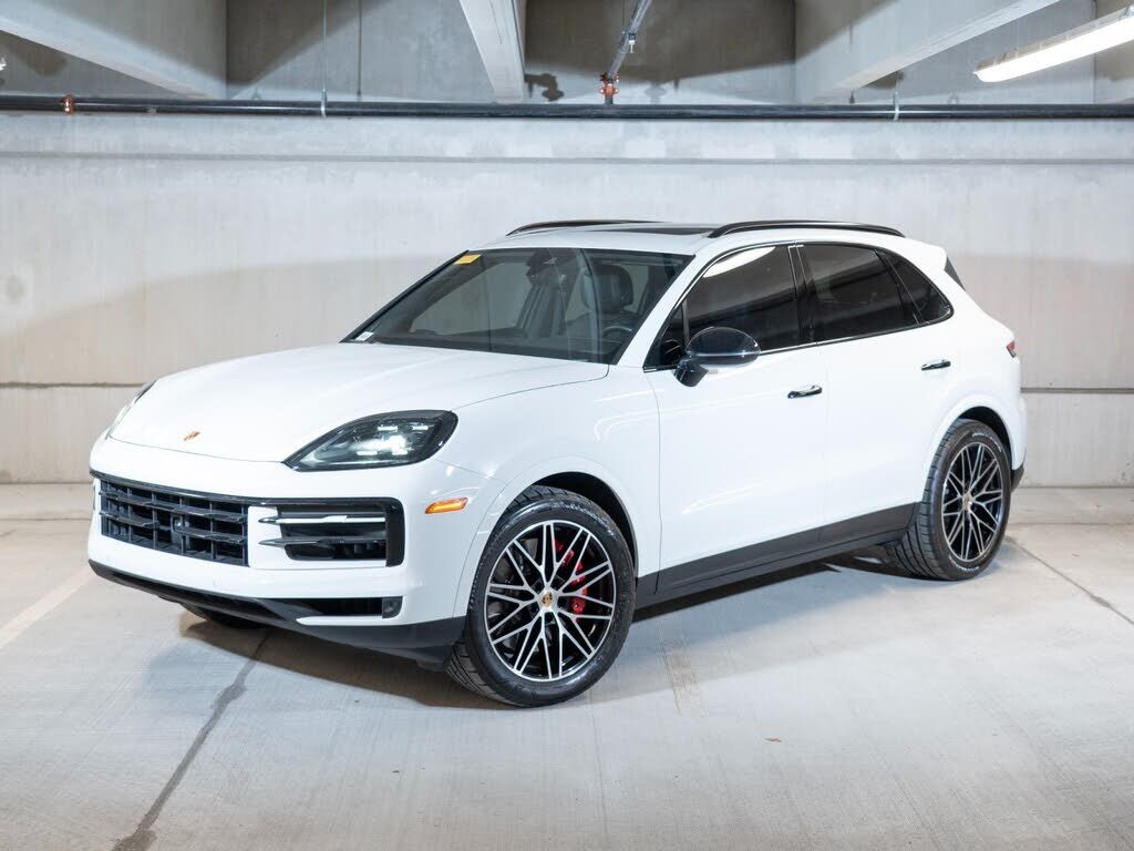2024 PORSCHE Cayenne