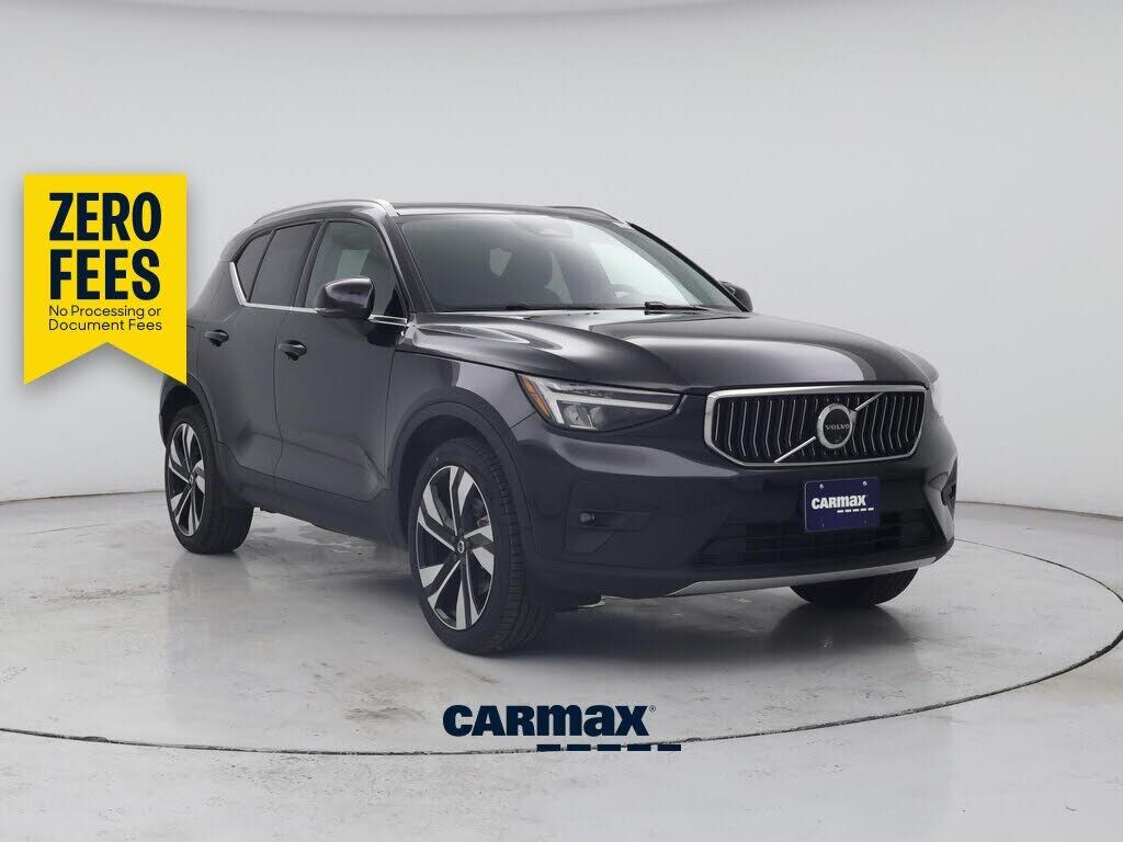 2025 VOLVO XC40