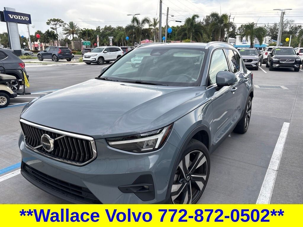 2023 VOLVO XC40