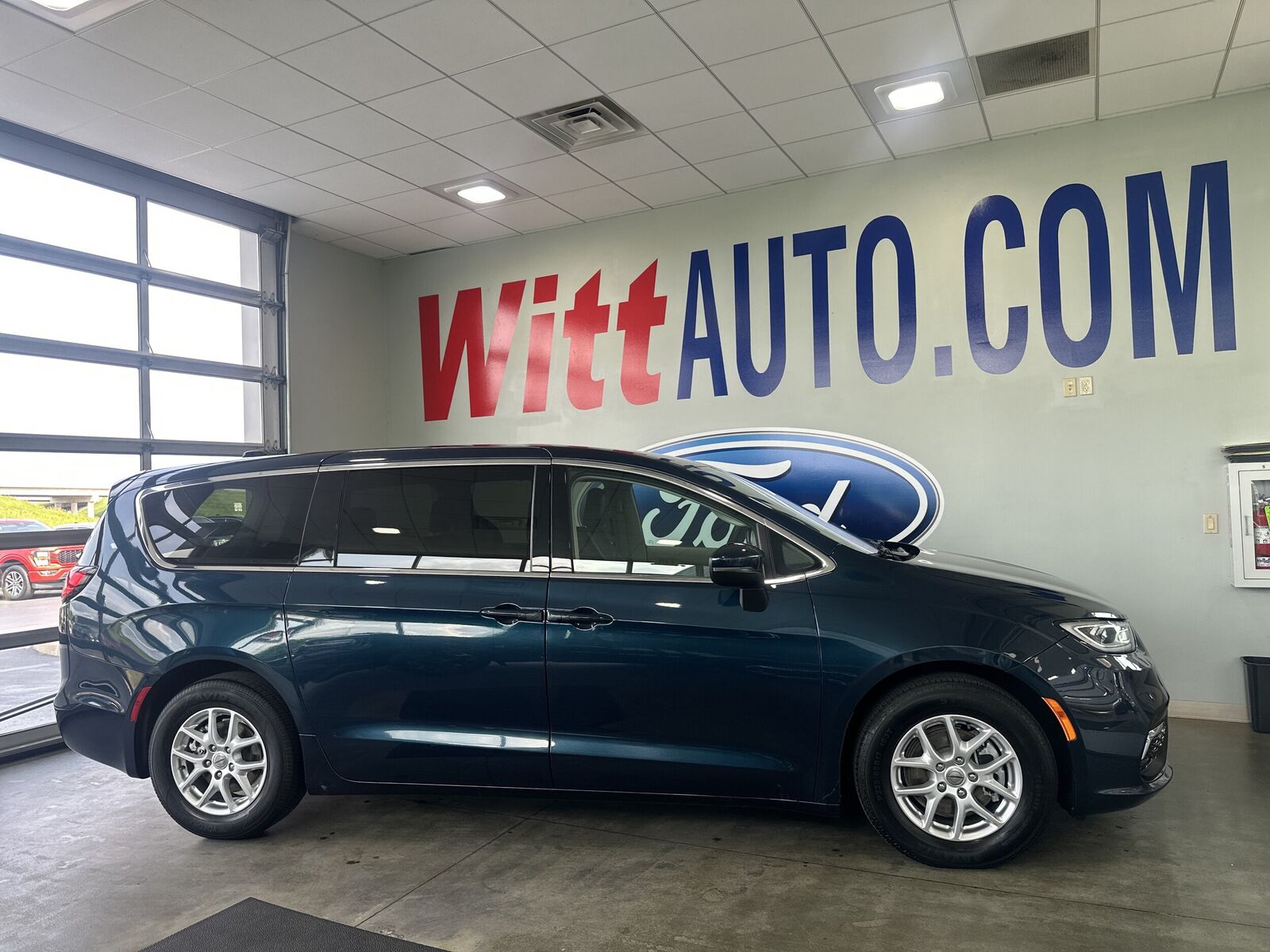 2023 CHRYSLER Pacifica
