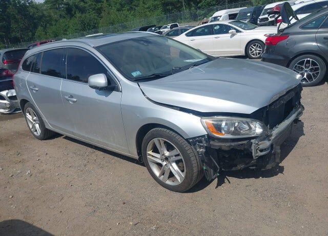 2015 VOLVO V60
