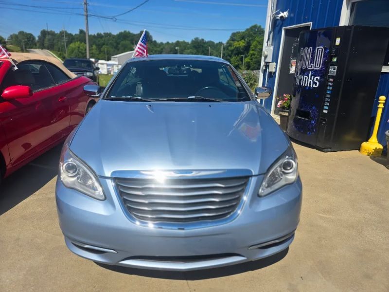 2013 CHRYSLER 200