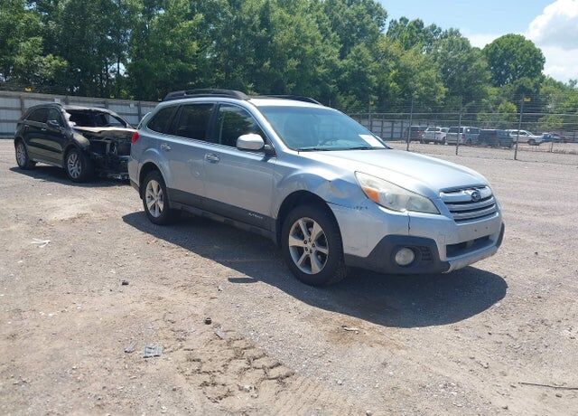 2013 SUBARU Outback